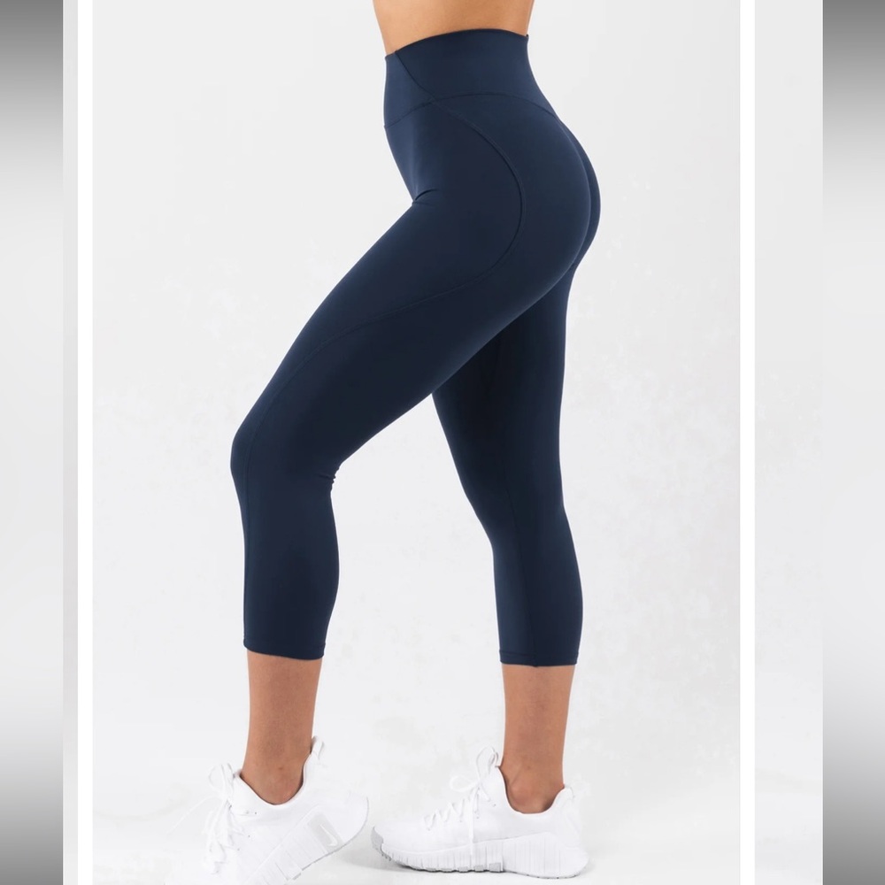 Alphalete Aura Ultra High Rise Capri Leggings - Picture 3 of 5